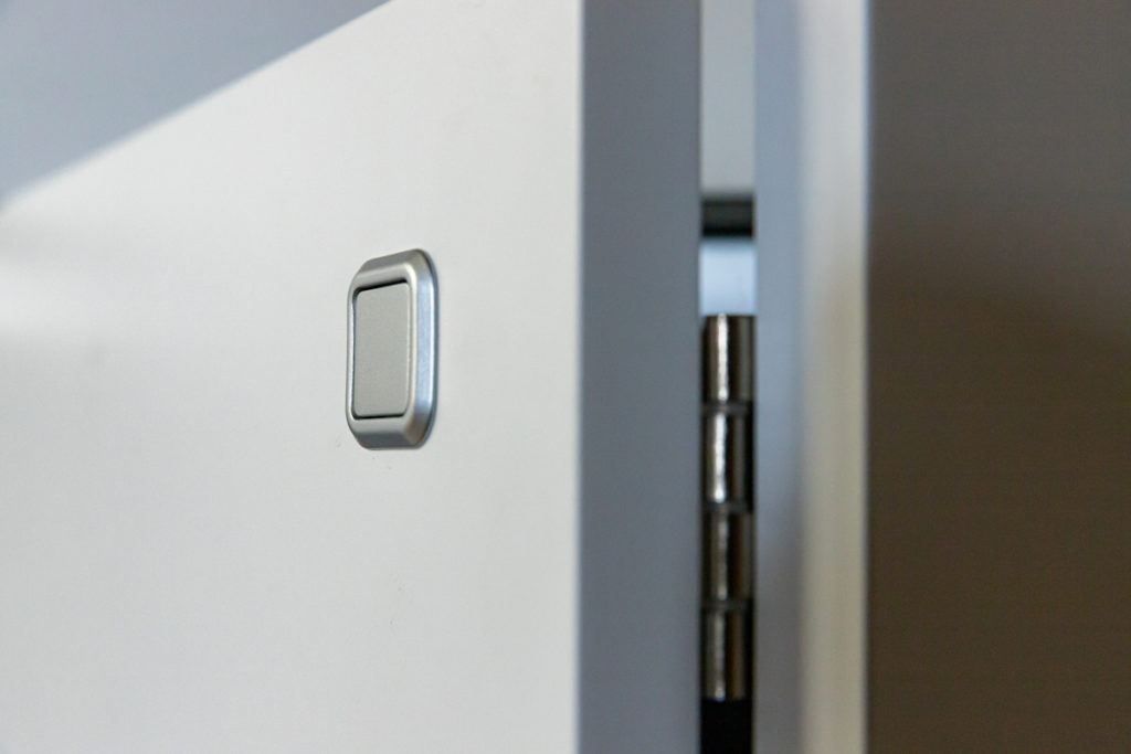 Bouton extractible en argent satiné