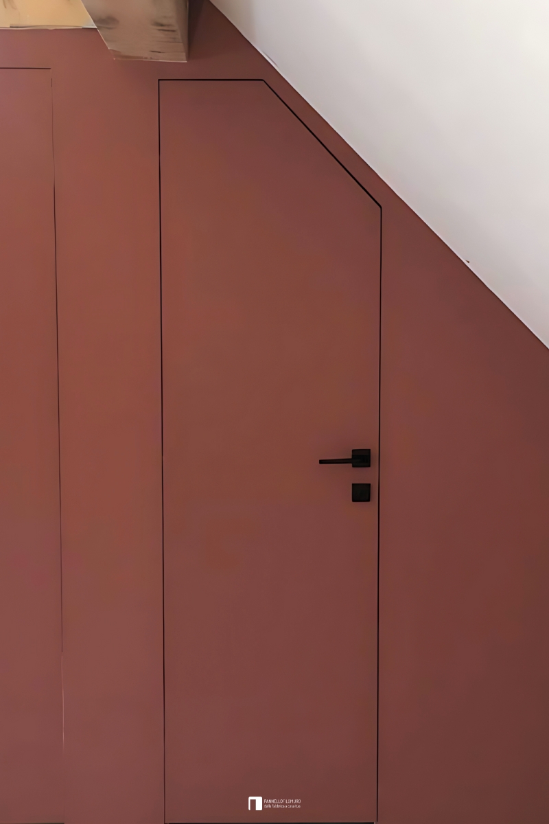 Porte battante invisible avec traverse oblique