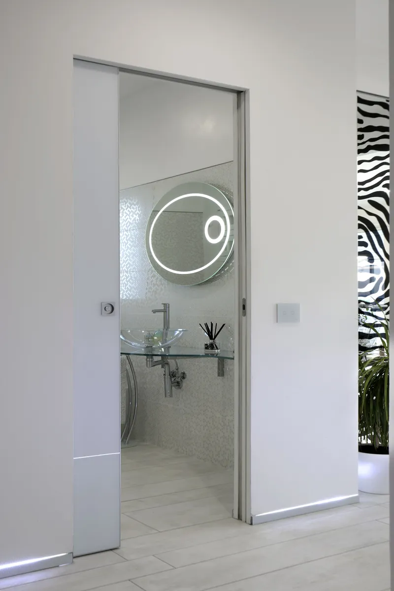 porte coulissante invisible standard ouverte