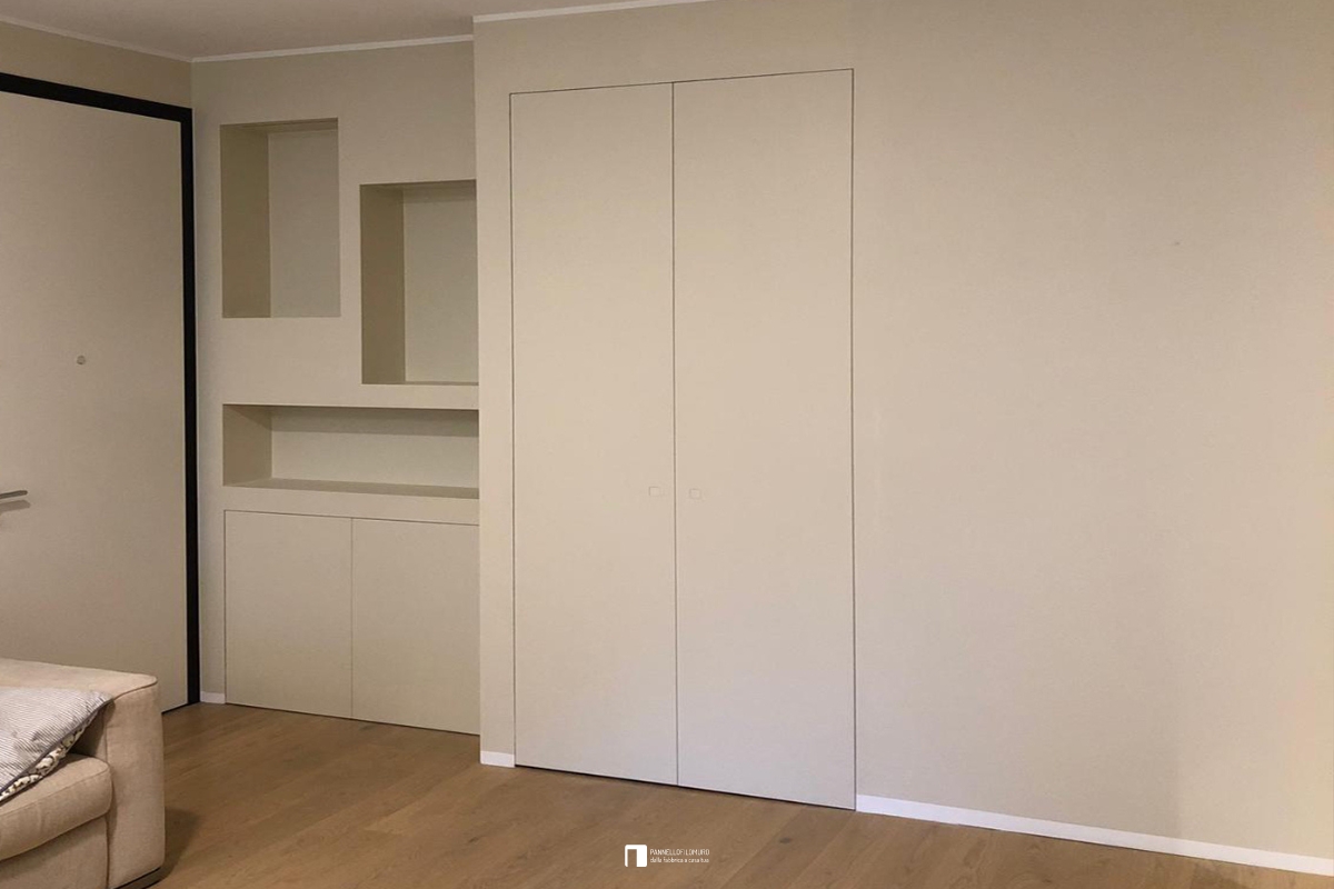 Armoires invisibles 2 vantaux utilisée comme porte-manteau