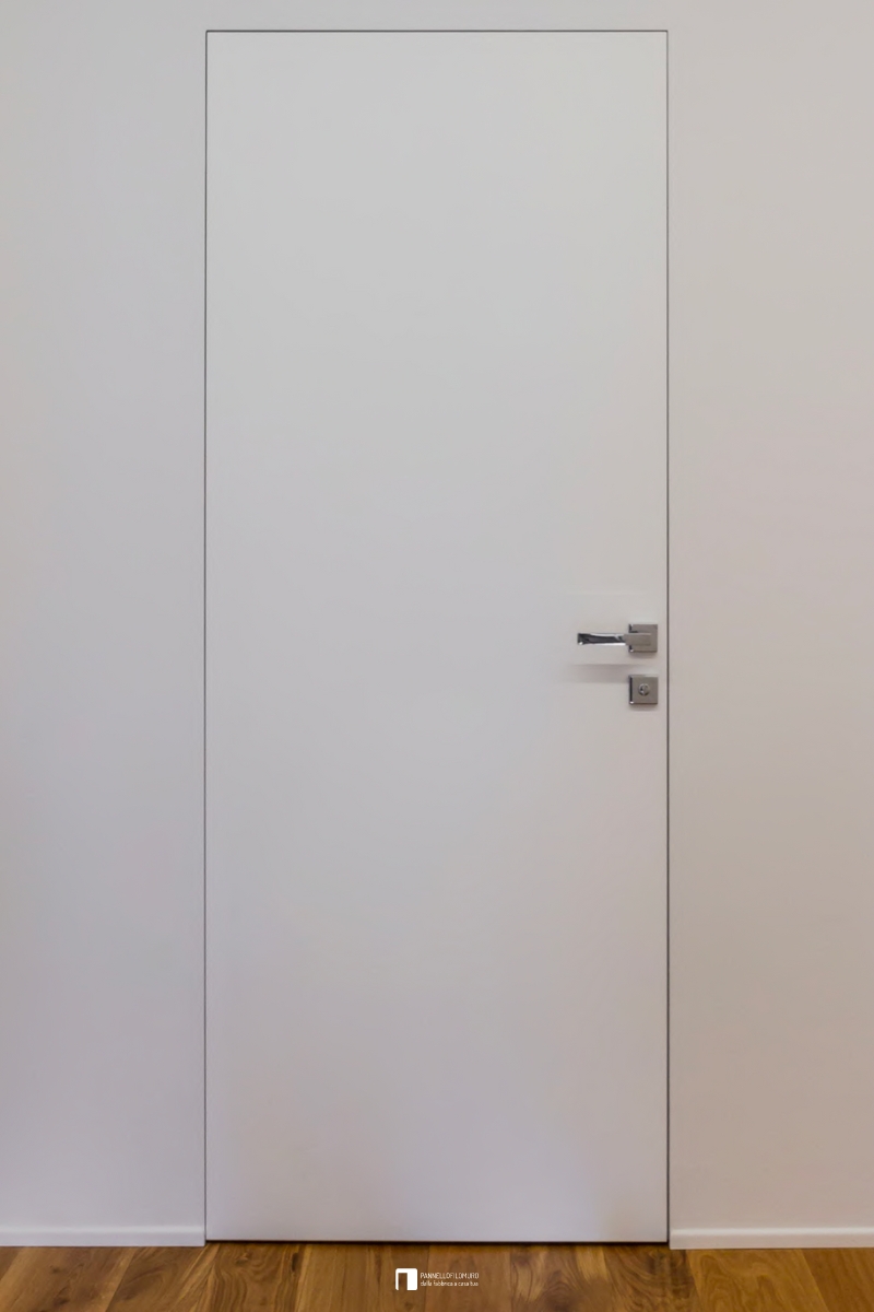 Porte battante invisible standard