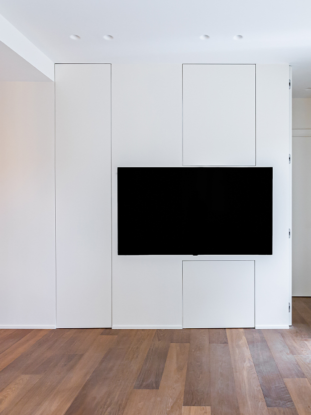 Panneau invisible a effleurement plafond
