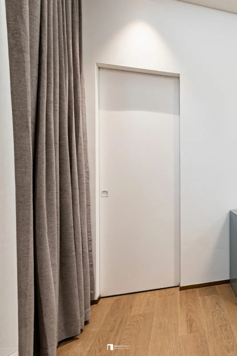 Porte coulissante affleurante pour dressing